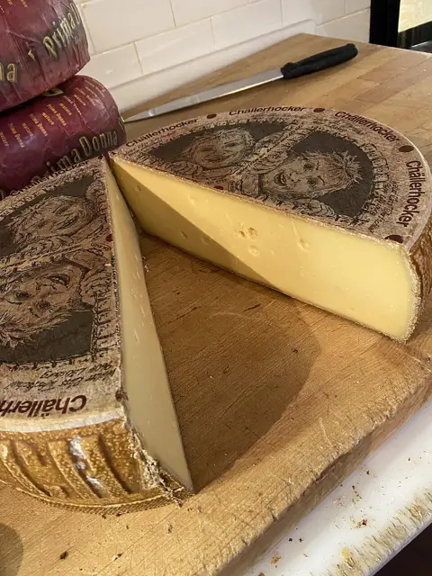 Hormas de queso estacionado